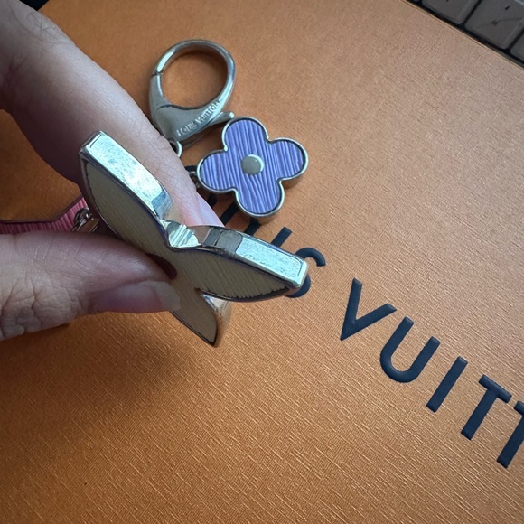 Louis Vuitton bijoux Fleur Charm - Picture 4 of 4